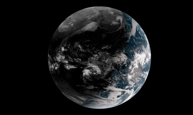 Planet Earth time-lapse by Felix Dierich