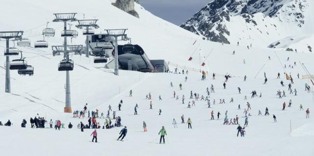 Crowded ski-slope of Ischgl, Austria